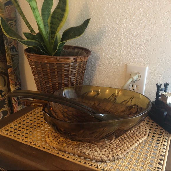 Indiana Glass Amber Grape Sala/Serving Bowl w/Lucite Tongs Retro - Picture 6 of 16